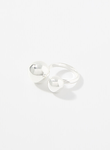 Shimmery ball silver ring