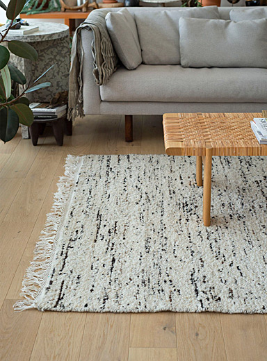 Mark Krebs: Le tapis artisanal mouchet&eacute; ivoire Voir nos formats offerts Blanc assorti