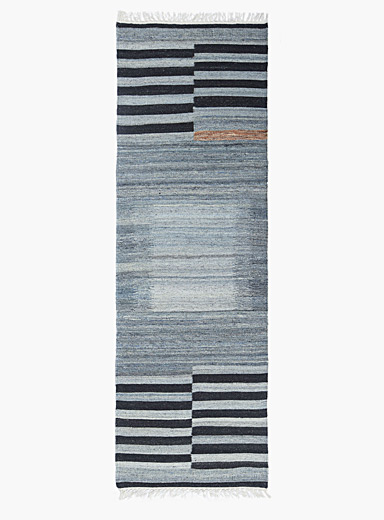 Mark Krebs: Le tapis de couloir artisanal bandes grises 70 x 215 cm Gris assorti