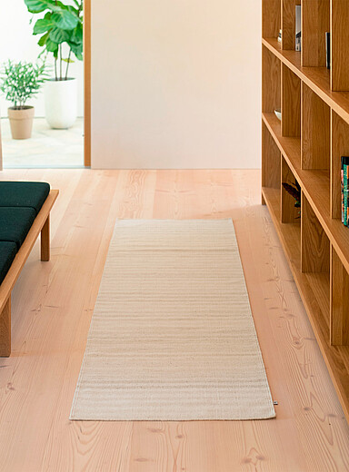 Mark Krebs: Le tapis de couloir artisanal variation 80 x 275 cm Blanc cass&eacute;