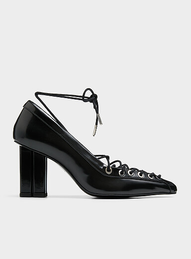 Architectural heel laced pumps