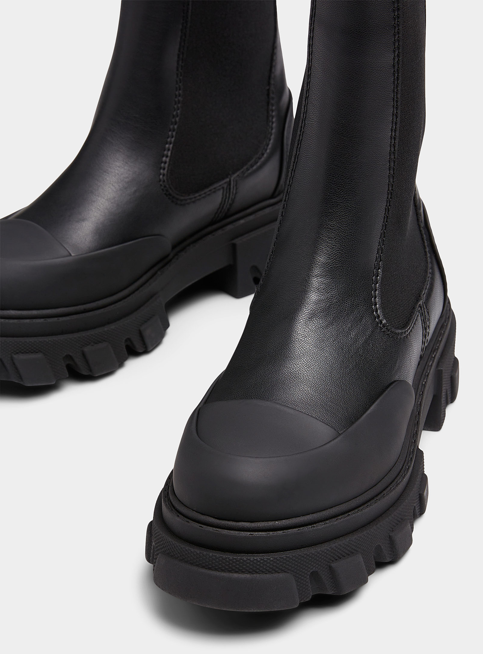 Ganni - Chaussures La Botte Chelsea haute cuir recyclé noir d'encre Femme