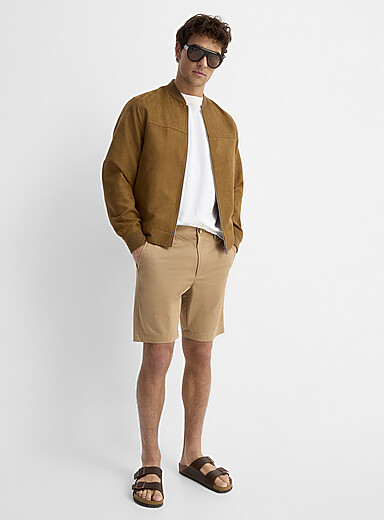 Le bermuda chino extensible <b>Longueur d'entrejambe : 23 cm (9 po)</b>