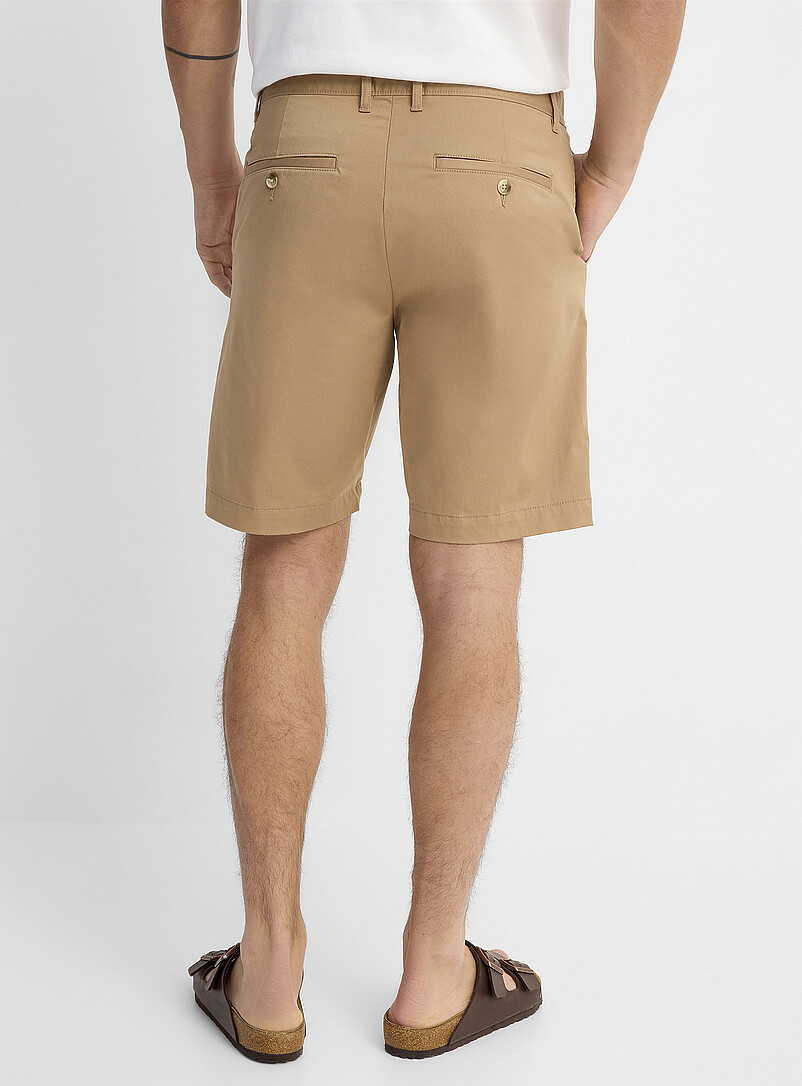Le 31: Le bermuda chino extensible <b>Longueur d'entrejambe : 23 cm (9 po)</b> Blanc cass&eacute; pour homme