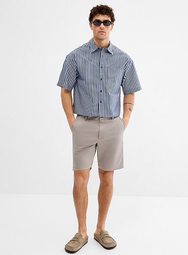 Le bermuda chino extensible <b>Longueur d'entrejambe : 23 cm (9 po)</b>