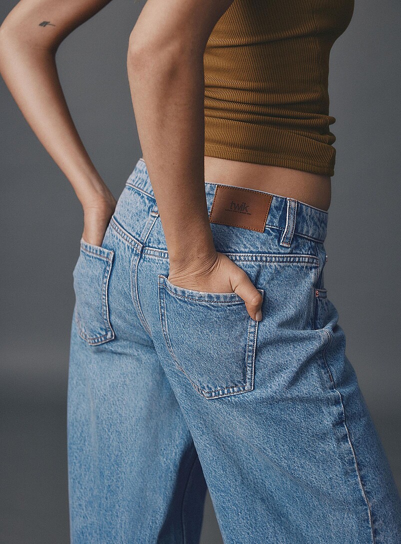 Twik: Le jean baggy taille basse <b>Coupe House</b> Bleu - Gris pour femme