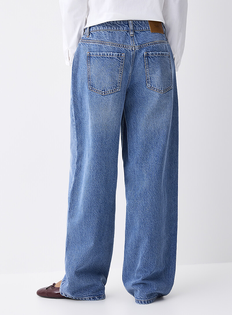 Twik Light wash Baggy low-rise jean <b>House fit</b> for women