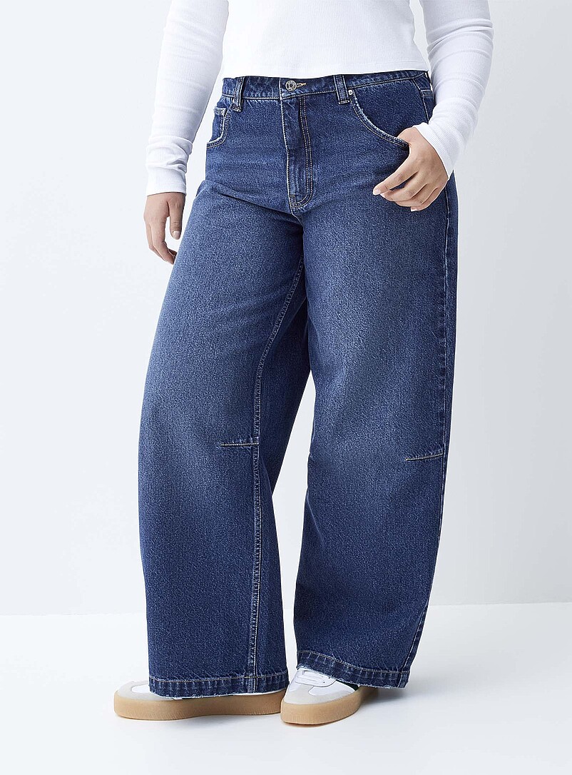 Twik: Le jean boyfriend jambe extra-ample <b>Coupe Rave</b> Lav&eacute; moyen pour femme