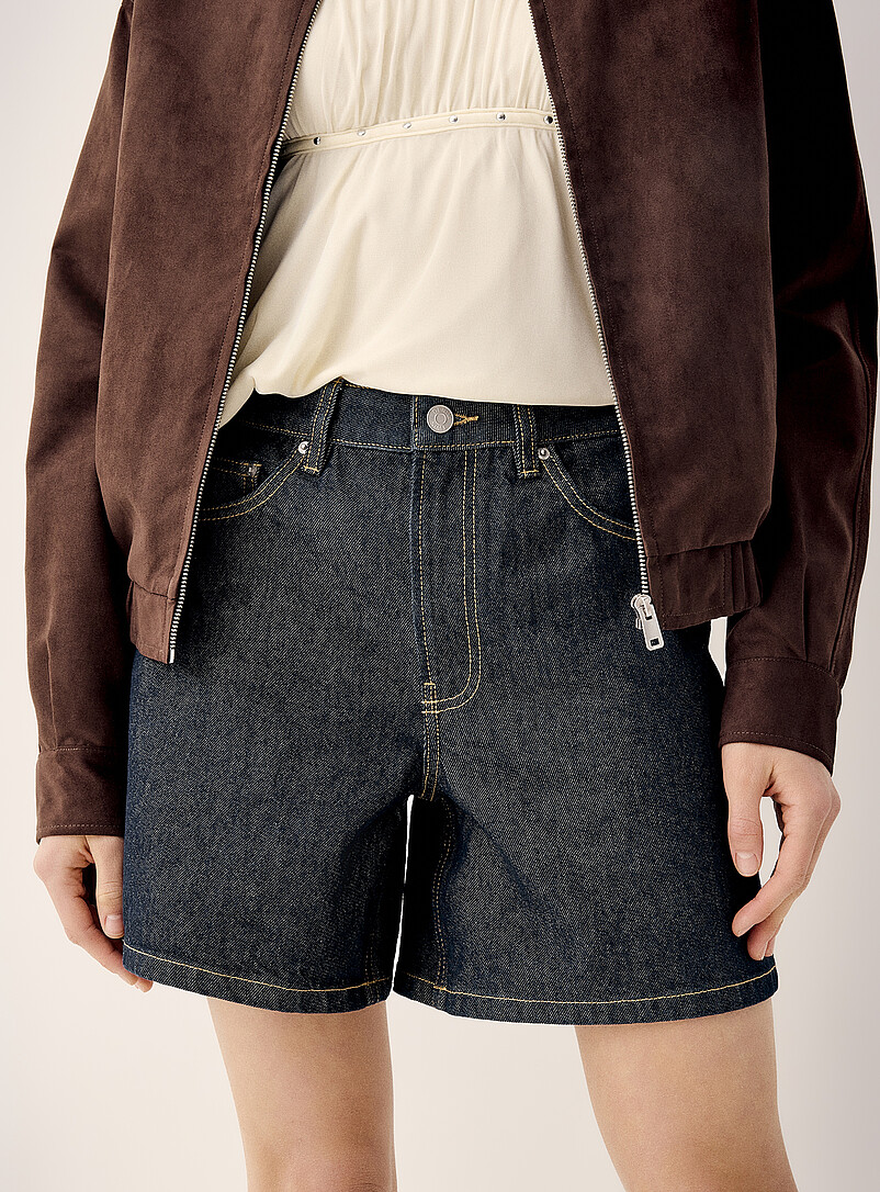 Twik: Le short mom denim taille haute Lav&eacute; fonc&eacute; pour femme