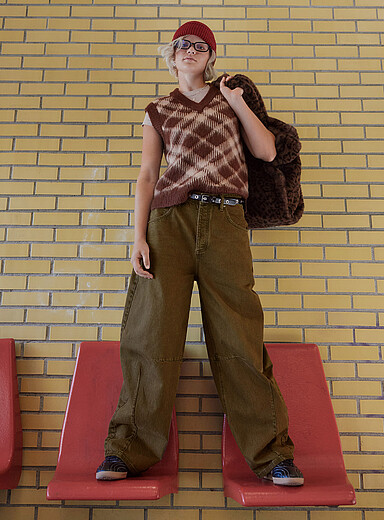 Twik: Le jean jambe arqu&eacute;e taille ajustable avec martingale <b>Coupe Texas</b> Chocolat - Espresso pour femme
