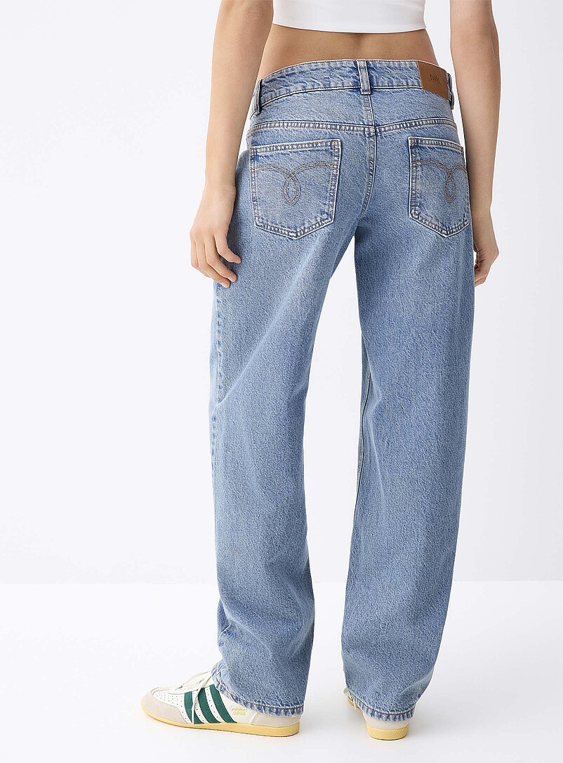 Twik: Le jean droit taille basse <b>Coupe Indie</b> Effet sali pour femme