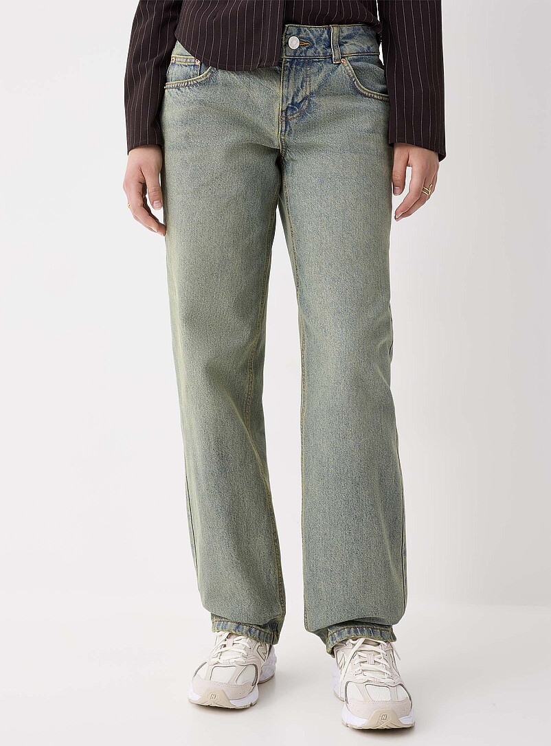 Twik: Le jean droit taille basse <b>Coupe Indie</b> Effet sali pour femme