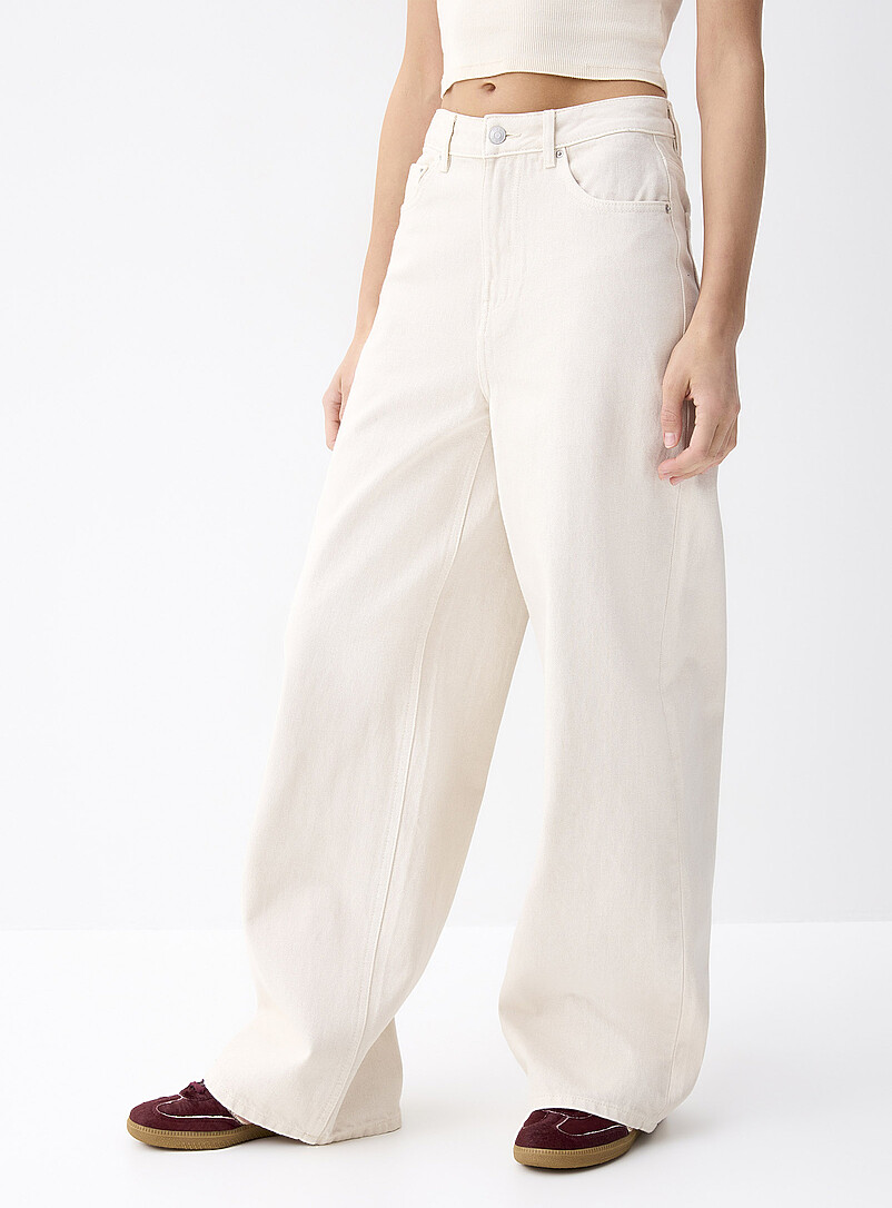Twik: Le jean jambe large taille haute <b>Coupe R&B</b> Blanc cass&eacute; pour femme