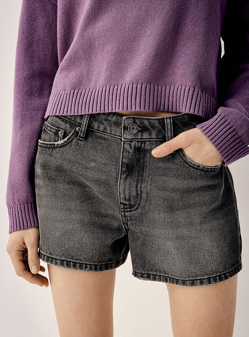 Twik: Le short d&eacute;contract&eacute; taille basse Lav&eacute; clair pour femme