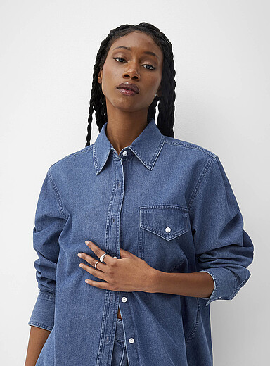 La chemise ample poche plaqu&eacute;e denim l&eacute;ger