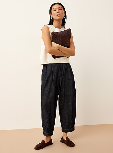 Pleated lightweight denim barrel-leg jean