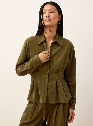 La chemise velout&eacute;e taille pliss&eacute;e