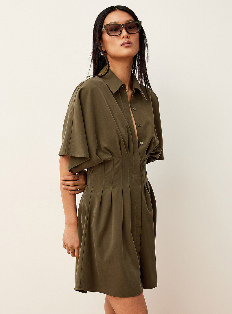 Ic&ocirc;ne: La minirobe cintr&eacute;e &agrave; plis Vert fonc&eacute; - Mousse pour femme
