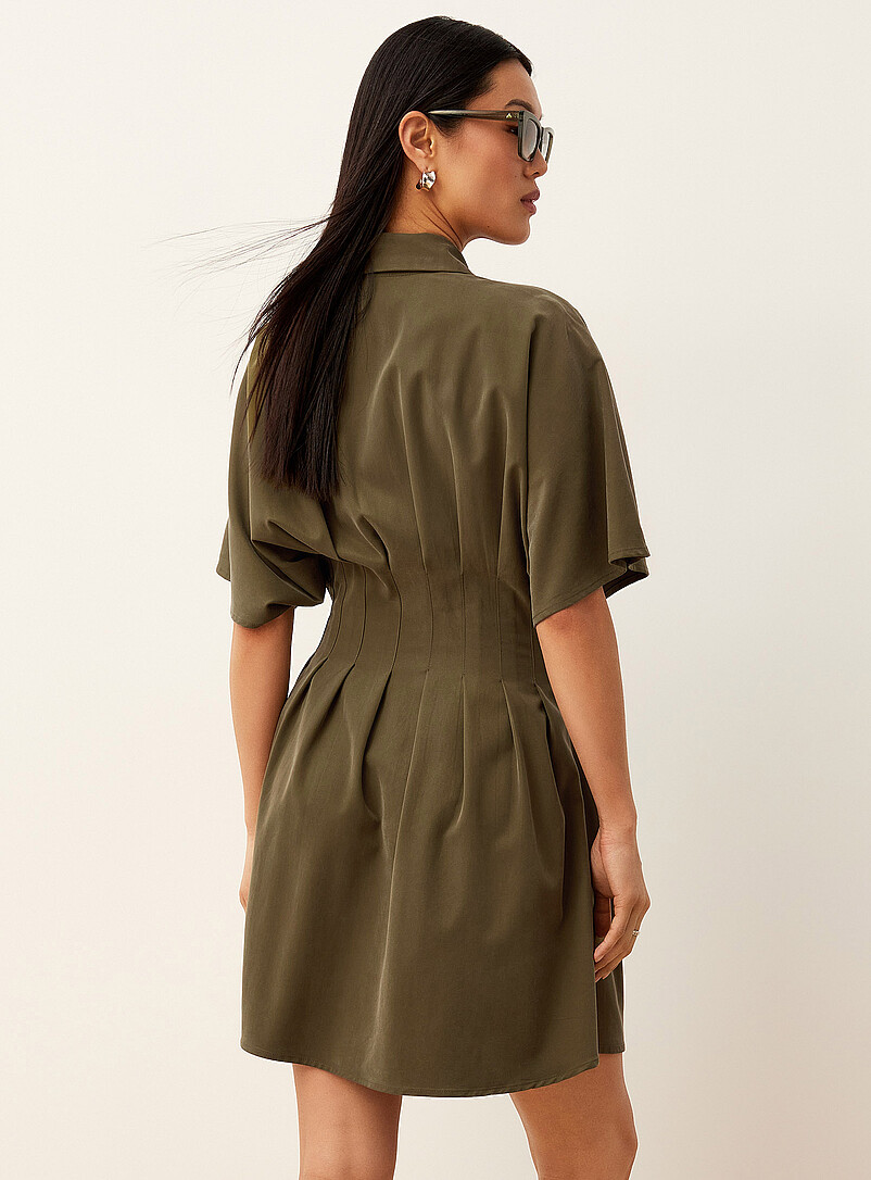 Ic&ocirc;ne: La minirobe cintr&eacute;e &agrave; plis Vert fonc&eacute; - Mousse pour femme