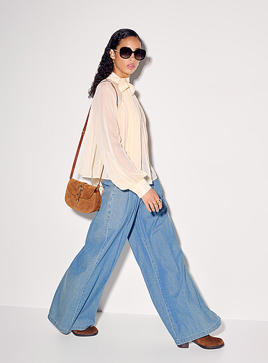 Le jean fin denim taille &eacute;pur&eacute;e &agrave; plis