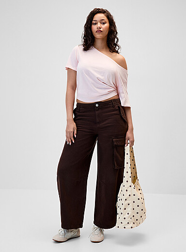 Twik Hazelnut Cargo pockets jean <b>Barrel-leg cargo fit</b> for women