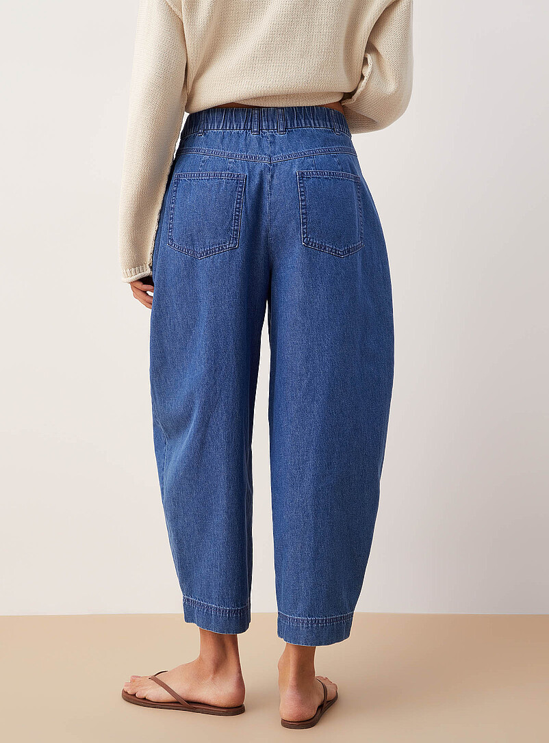 Pleated lightweight denim barrel-leg jean product image 3