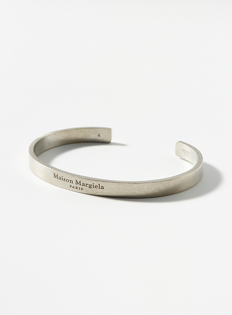 Maison Margiela: Le bracelet rigide gravé Argent pour homme