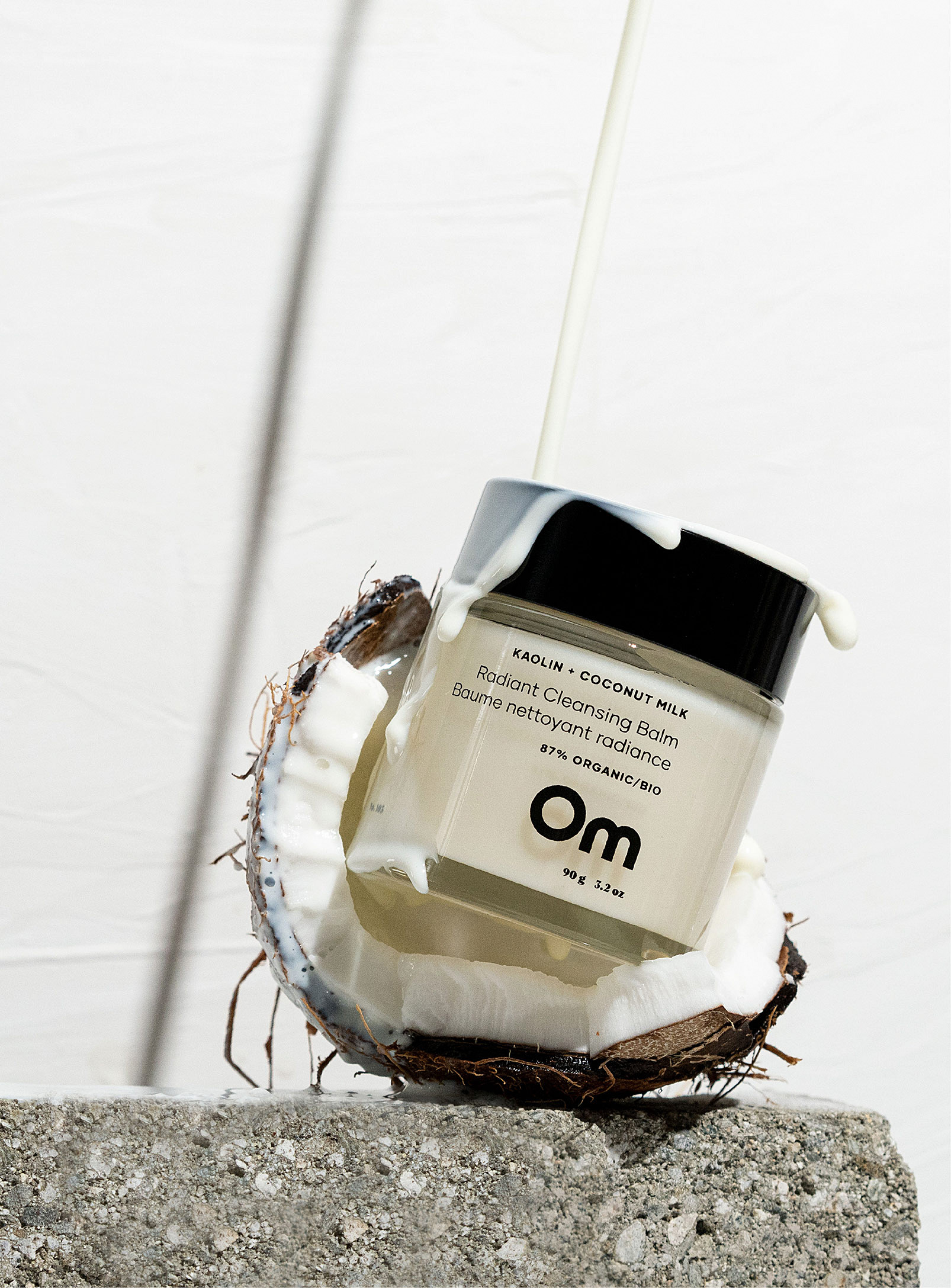 Om Organics - Le baume nettoyant radiance Kaolin et lait de coco
