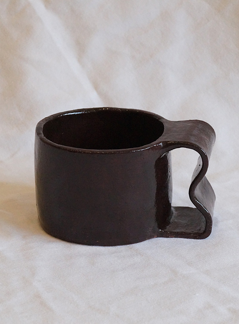 Ndeko Studio Dark Brown Lipé wavy handle mug