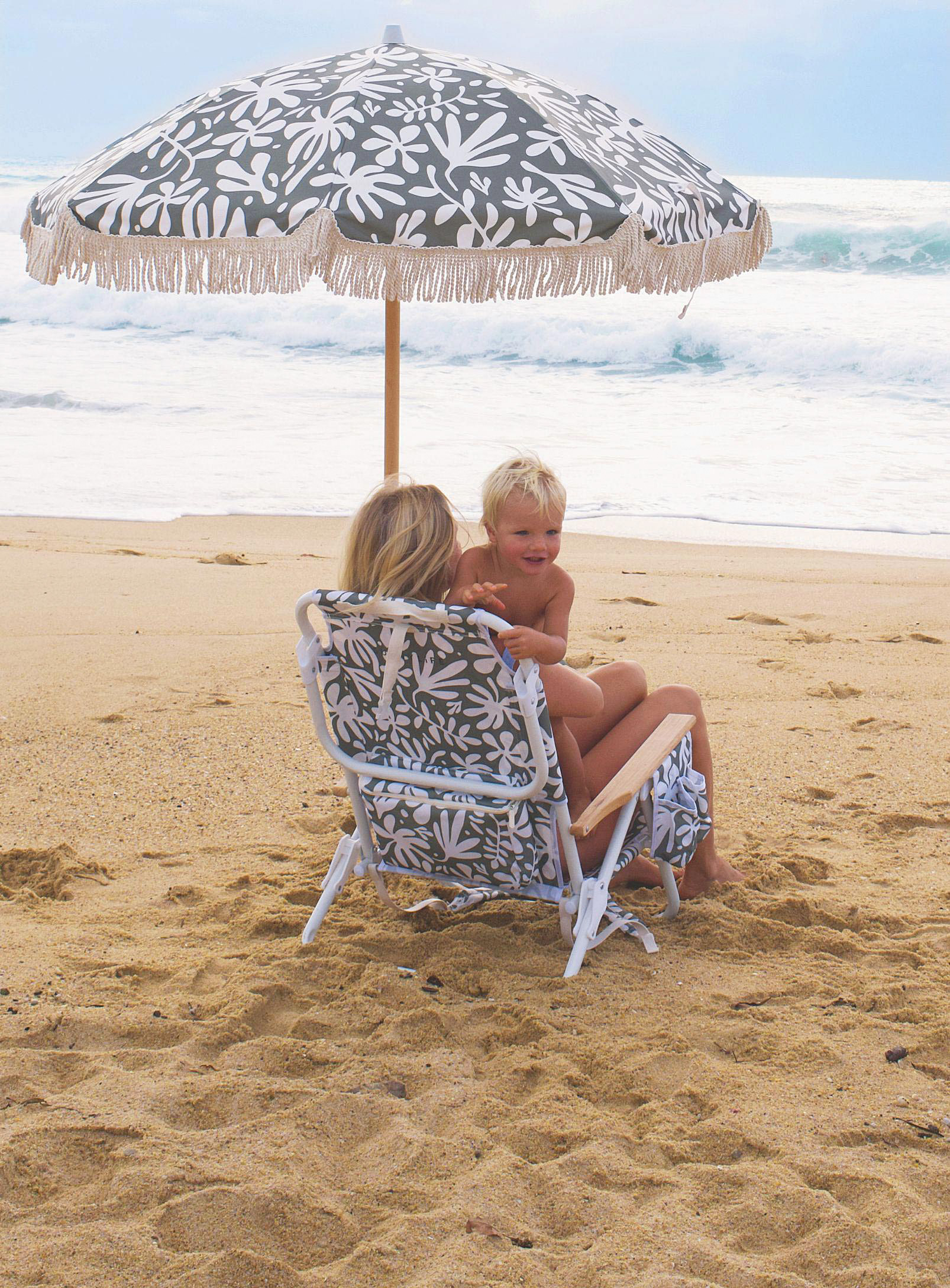 Sunnylife - Fringed beach umbrella