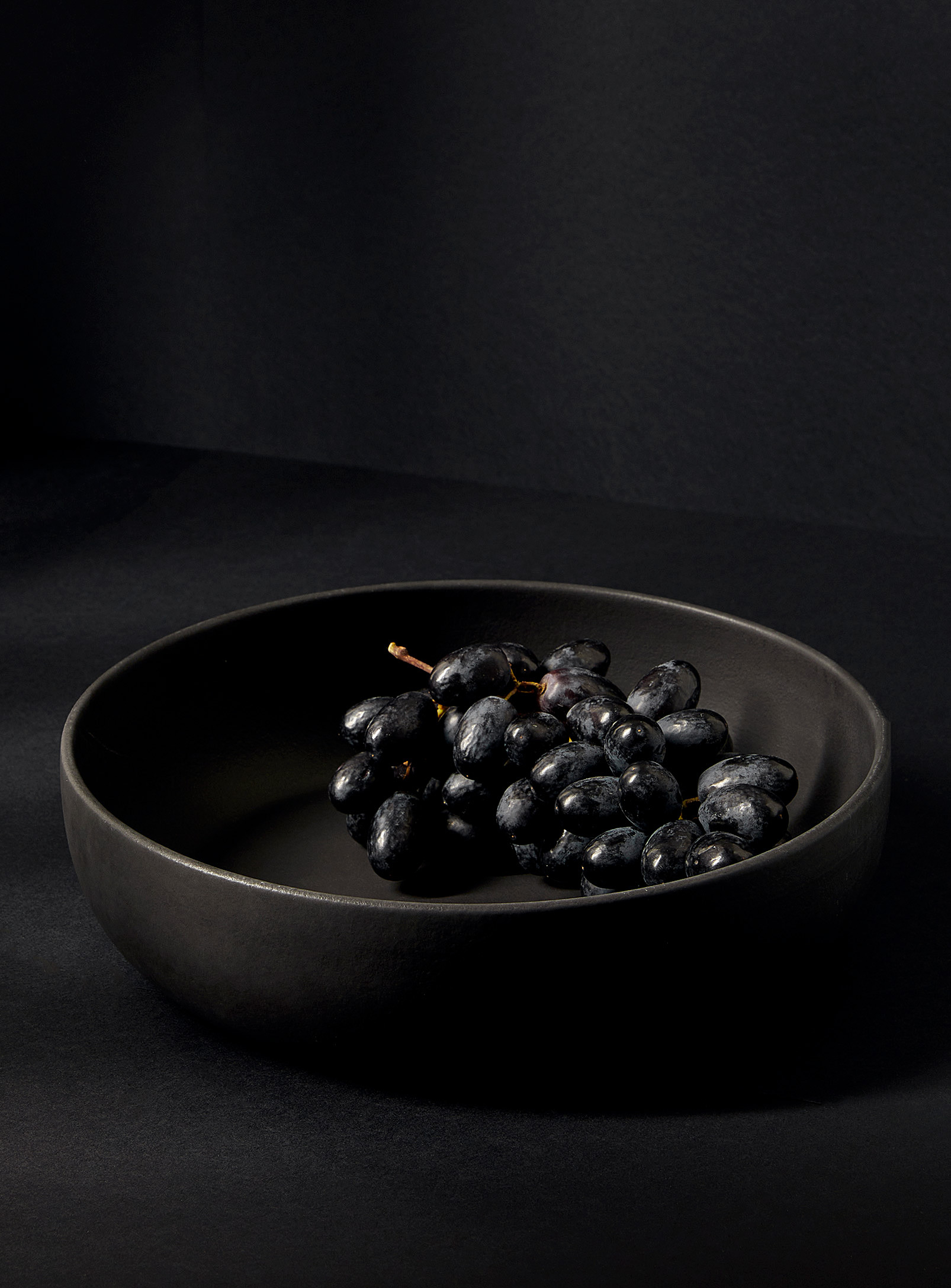 Gharyan Ewa Matte Stoneware Serving Bowl In Black