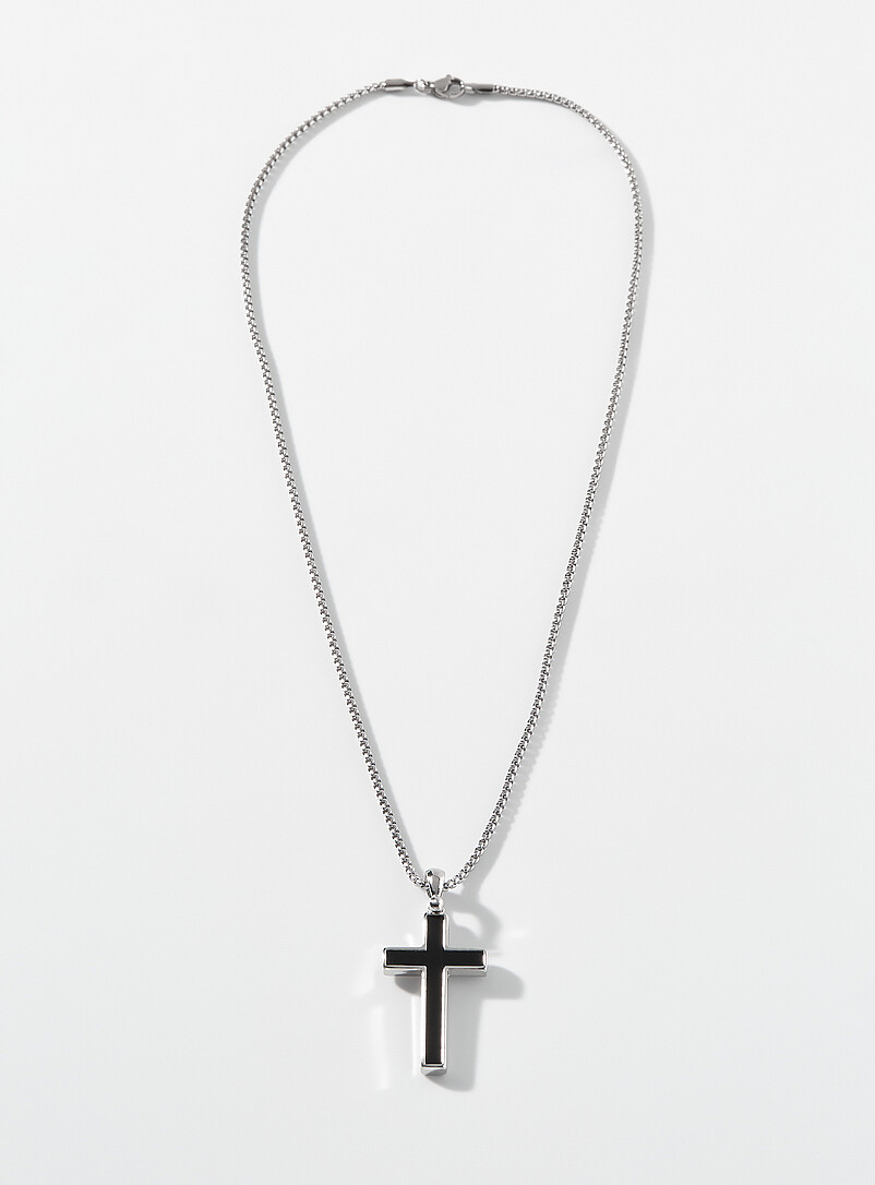 Cross pendant necklace product image (primary)