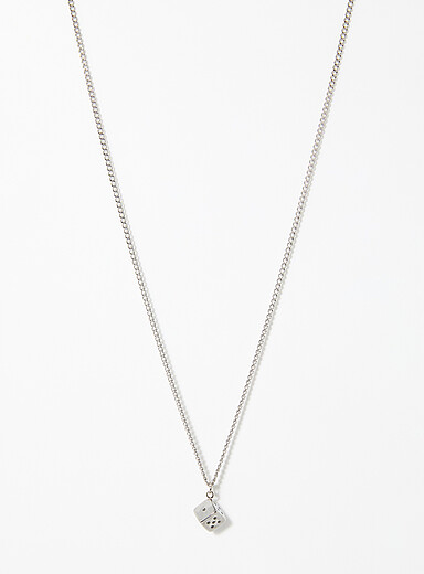Le collier pendentif d&eacute;