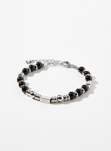 Le bracelet billes m&eacute;talliques et color&eacute;es