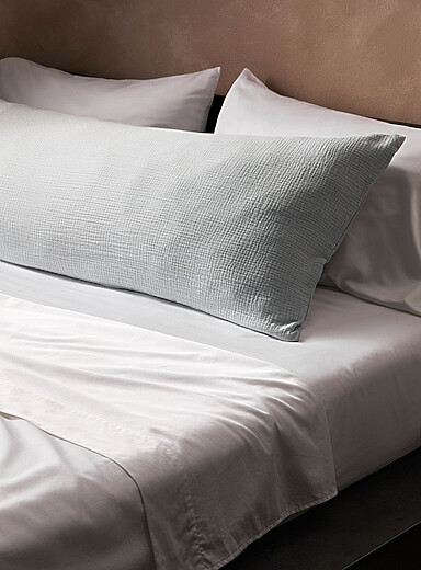 Simons Maison: Le couvre-oreiller de corps gaze de coton bio Bleu p&acirc;le - Bleu ciel