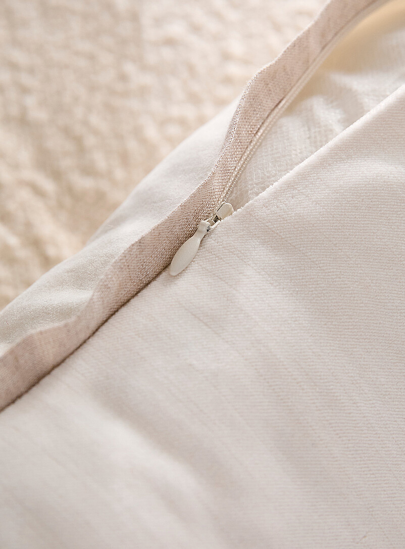 Simons Maison Off White Contrasting trim velvet removable-cover cushion 45 x 45 cm