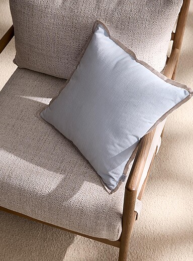 Contrasting trim velvet removable-cover cushion 45 x 45 cm