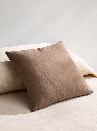 Delicately textured removable cover cushion 45 x 45 cm