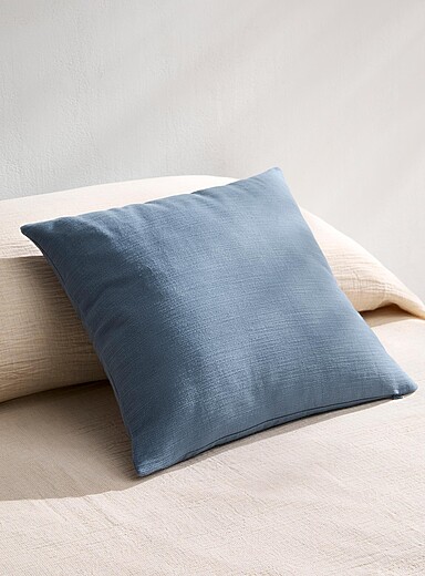 Le coussin d&eacute;houssable d&eacute;licatement textur&eacute; 45 x 45 cm