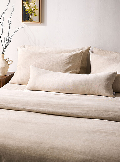 Le coussin d&eacute;houssable uni pur lin Bourre en plumes 30 x 90 cm