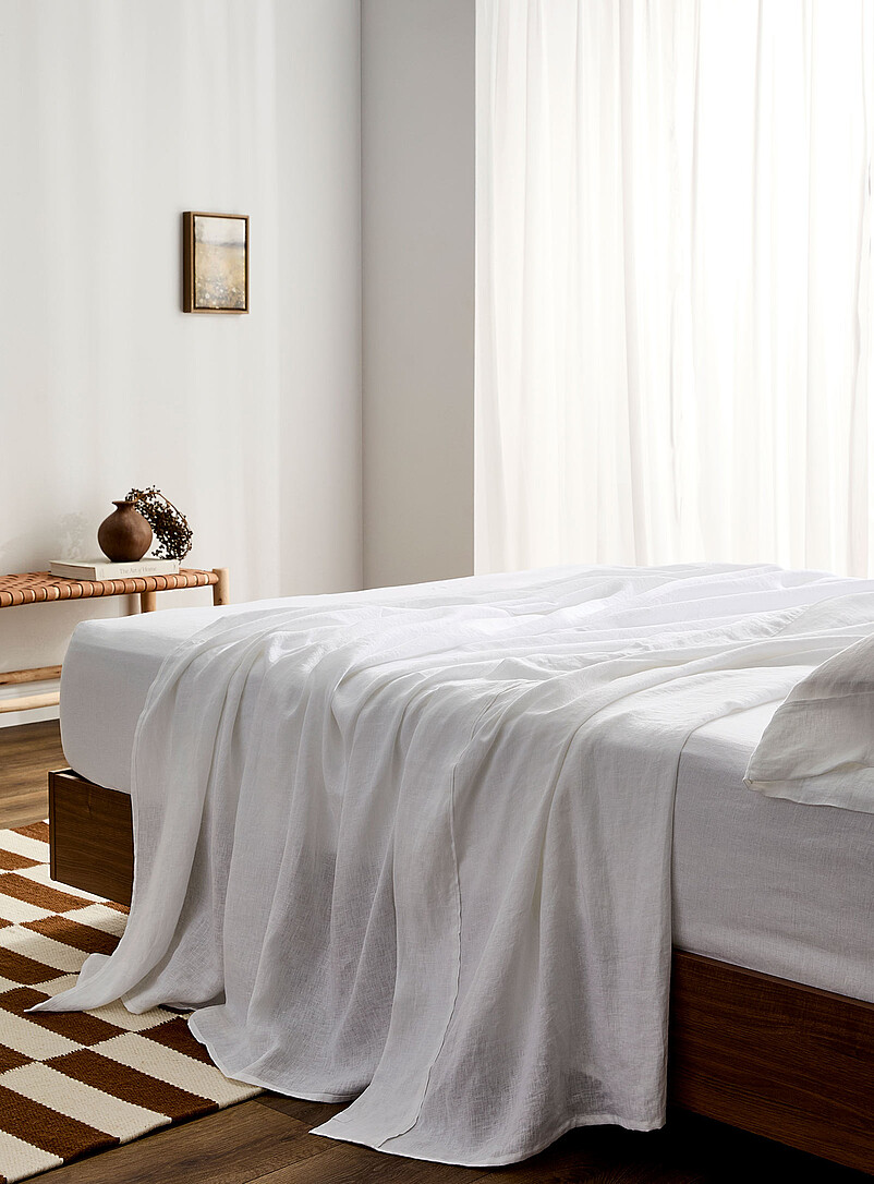 Pure European Flax sheet Fits mattresses up to 16 in product image (primary)