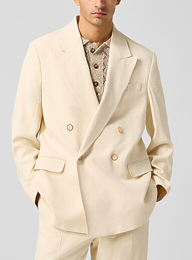 Cmmn Swdn: Le veston double boutonnage textur&eacute; Blanc cass&eacute; pour homme