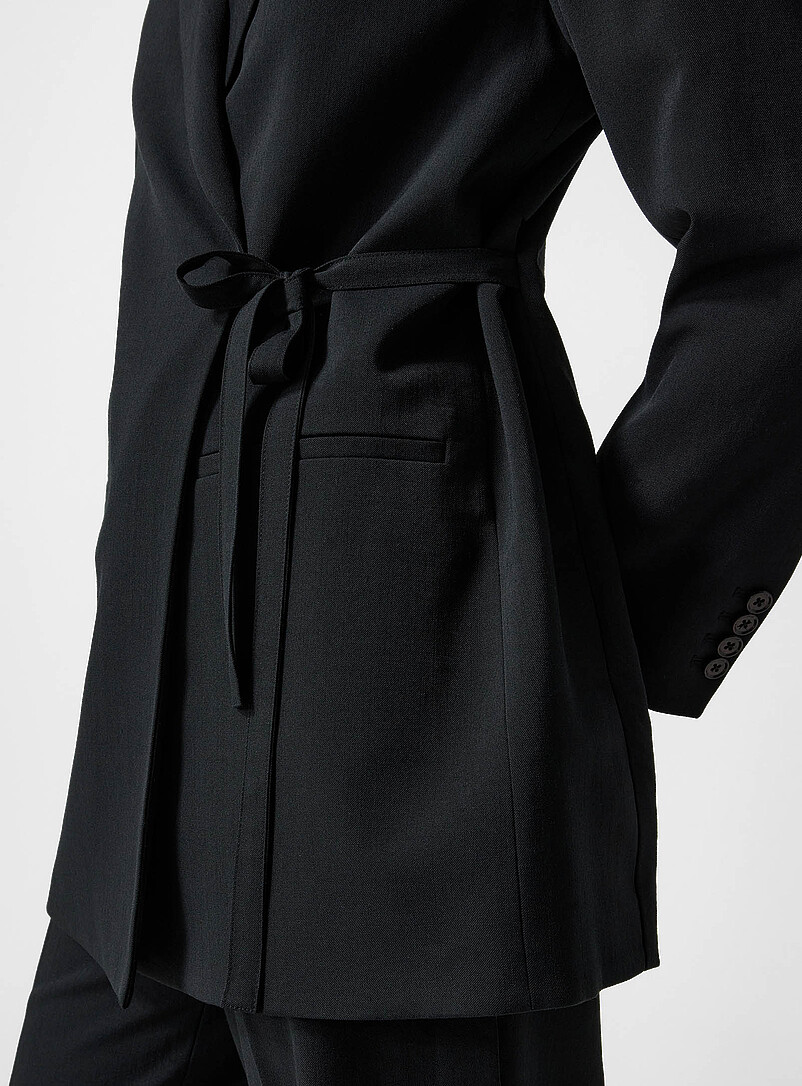 Edito par Simons Black Wrap-front wool blazer for women