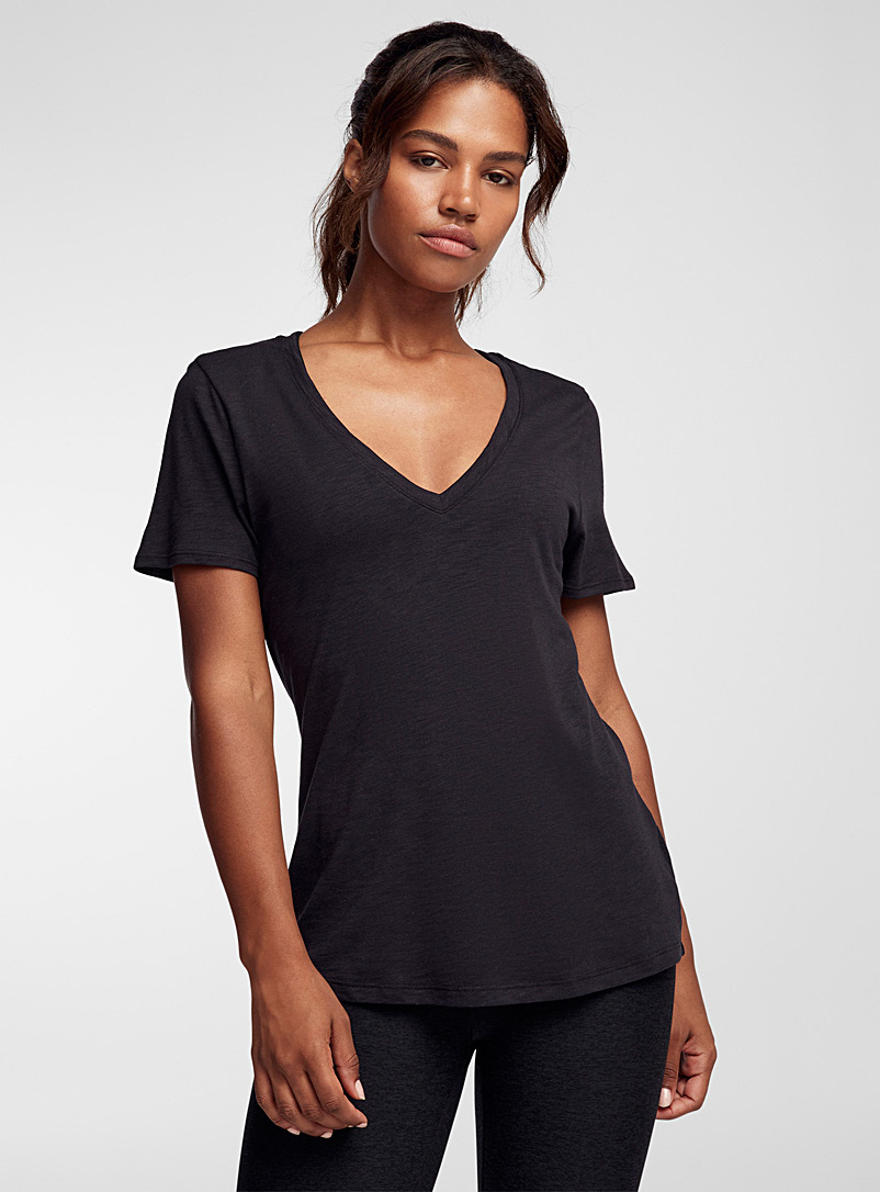 Beyond Yoga: Le t-shirt col V signature noir Noir pour femme