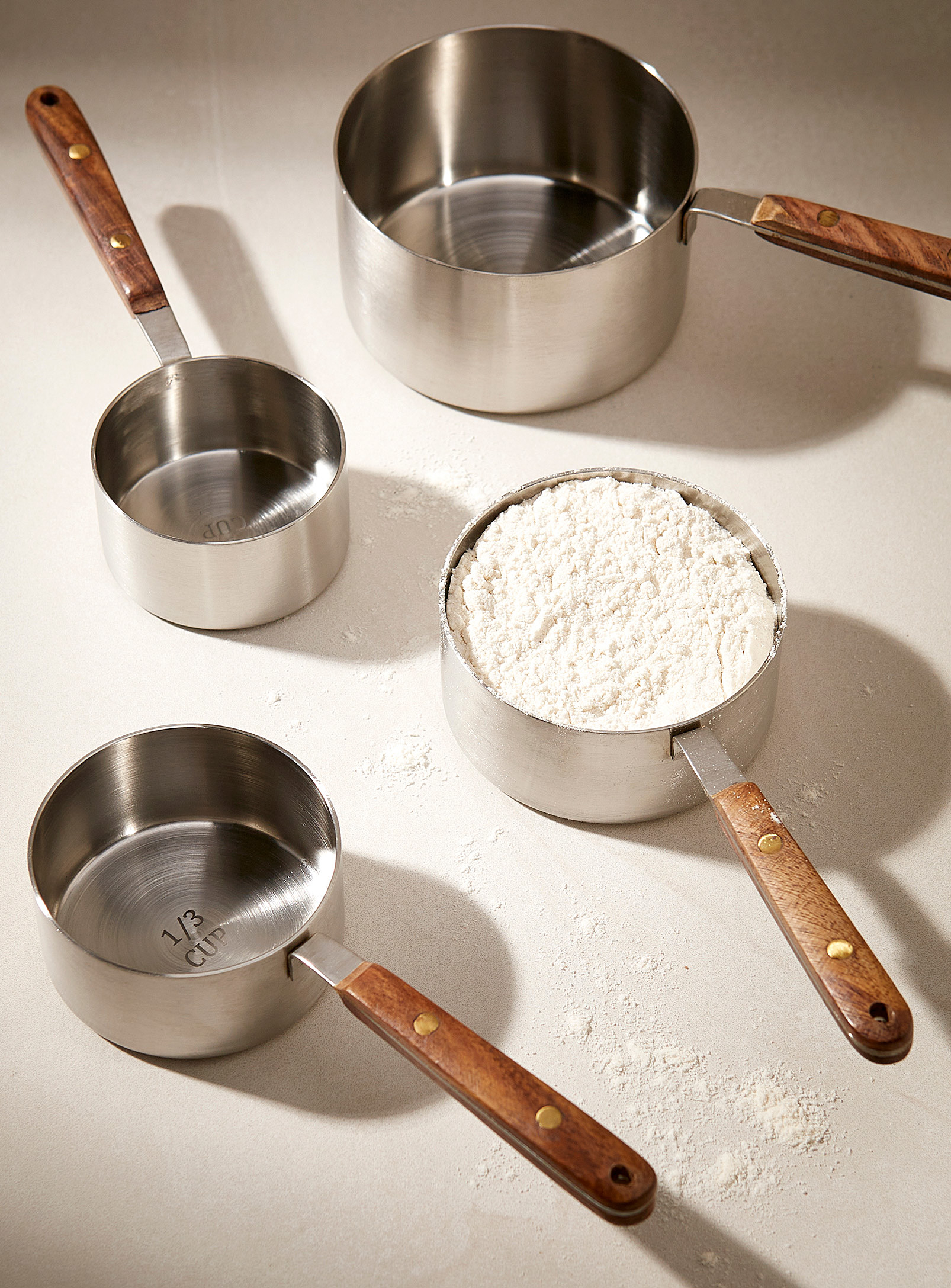 Simons Maison - Stainless sT-Shirtl and acacia wood measuring cups Set of 4