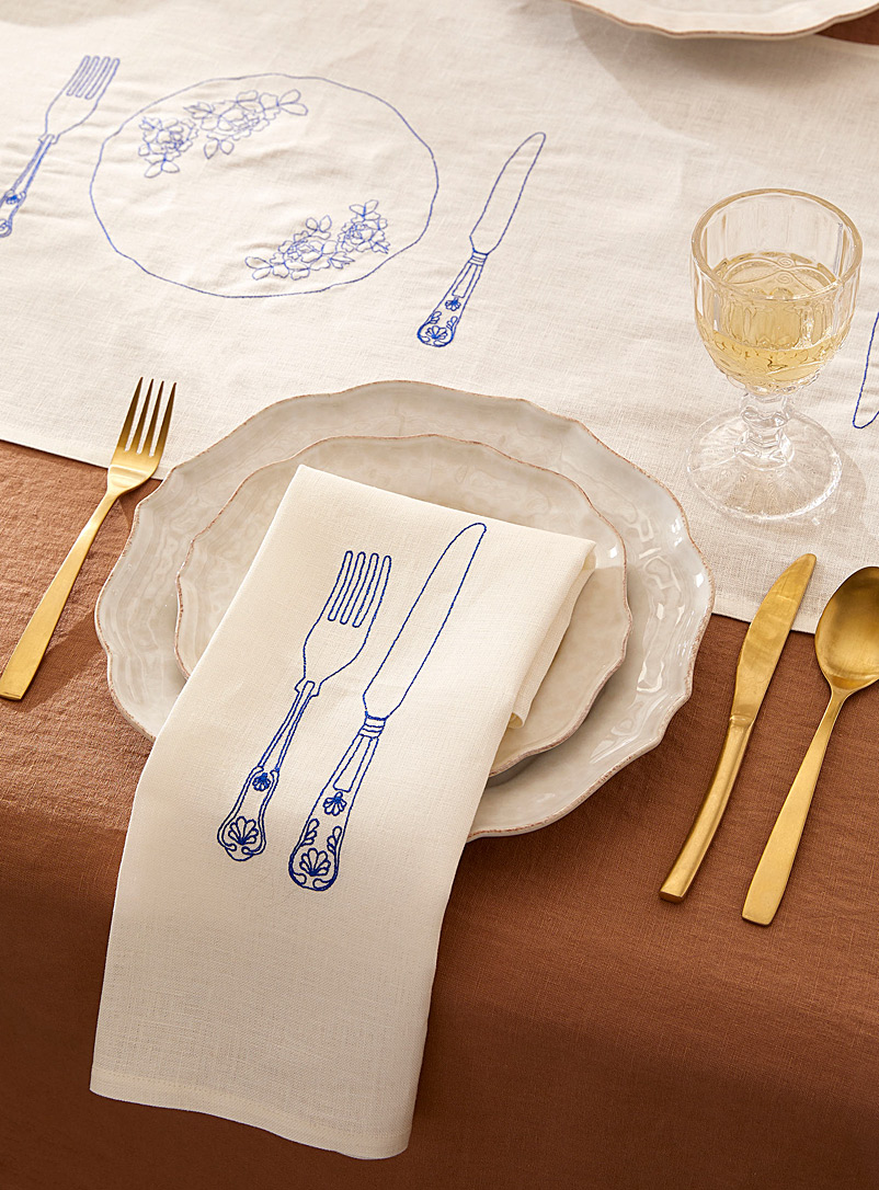 Jennifer Slattery Patterned White Blue embroidered table set pure linen napkin