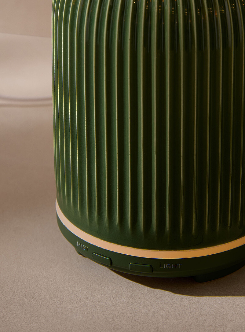 Simons Maison White Fluted essential oil diffuser