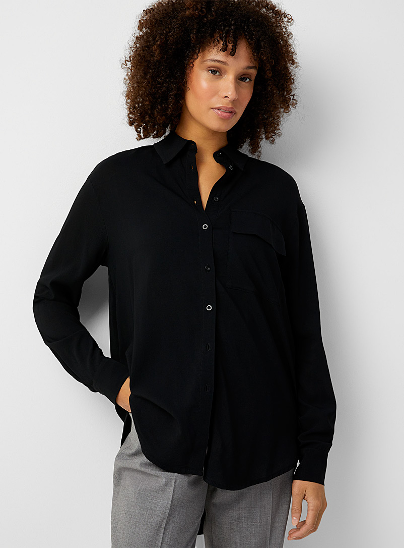 Contemporaine: La chemise tunique fluide poche à rabat Noir pour femme