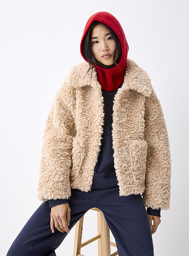 Jakke: Le manteau peluche Traci Beige clair pour femme