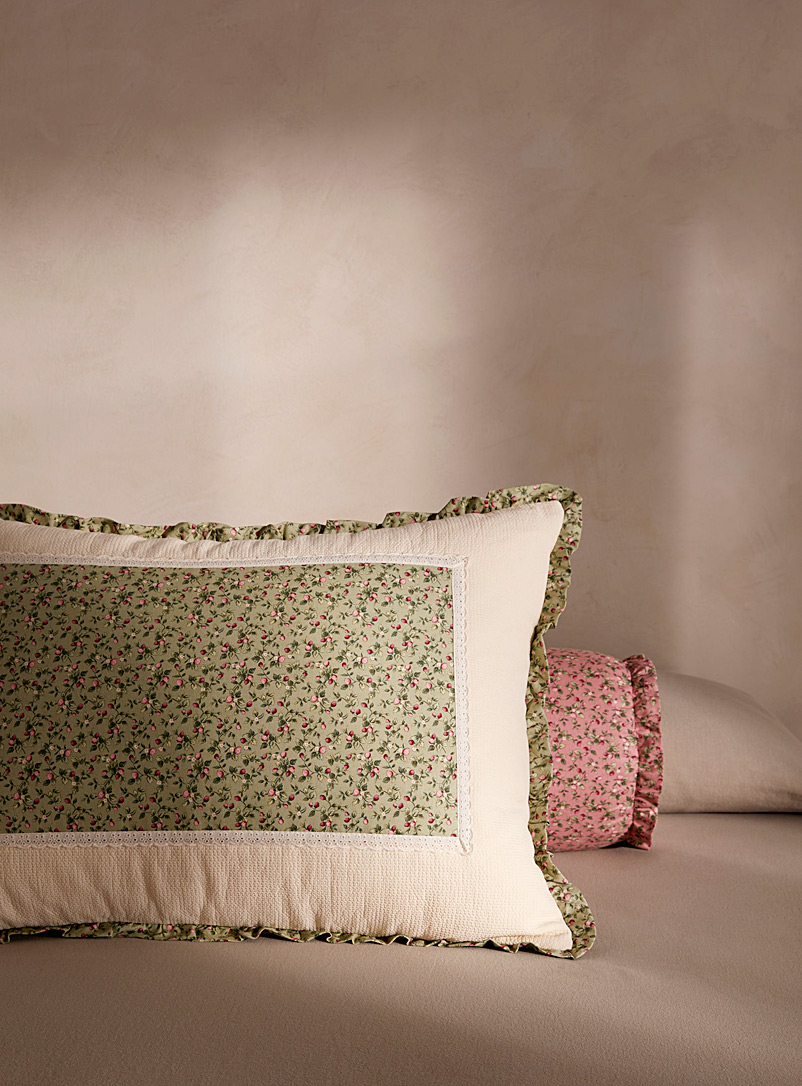 Simons Maison Green Small strawberry ruffled cushion 50 x 70 cm